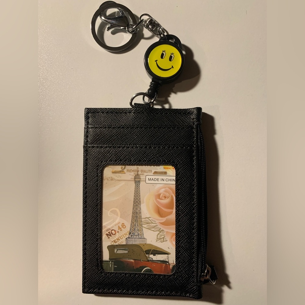 Retracting wallet with a zipper pocket and I’d and card holders really cute